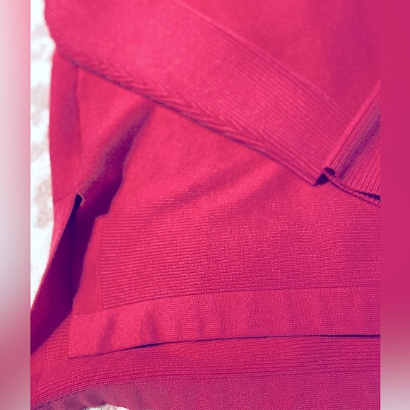 Women’s Oversized Tunic Sweater Rose Red Size Medium Like New Condition - Picture 3 of 5